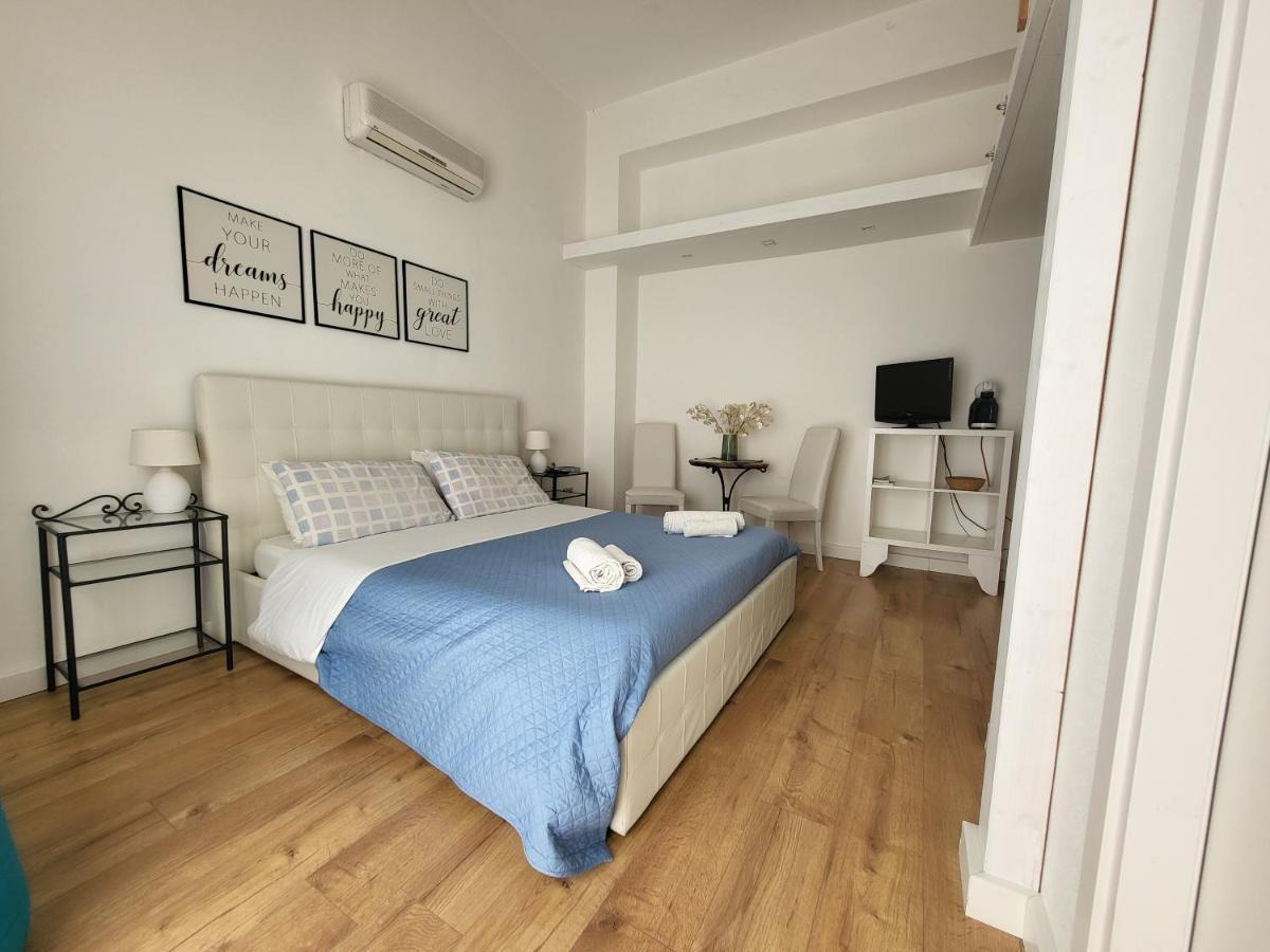 Living Cagliari Bed and Breakfast Buitenkant foto