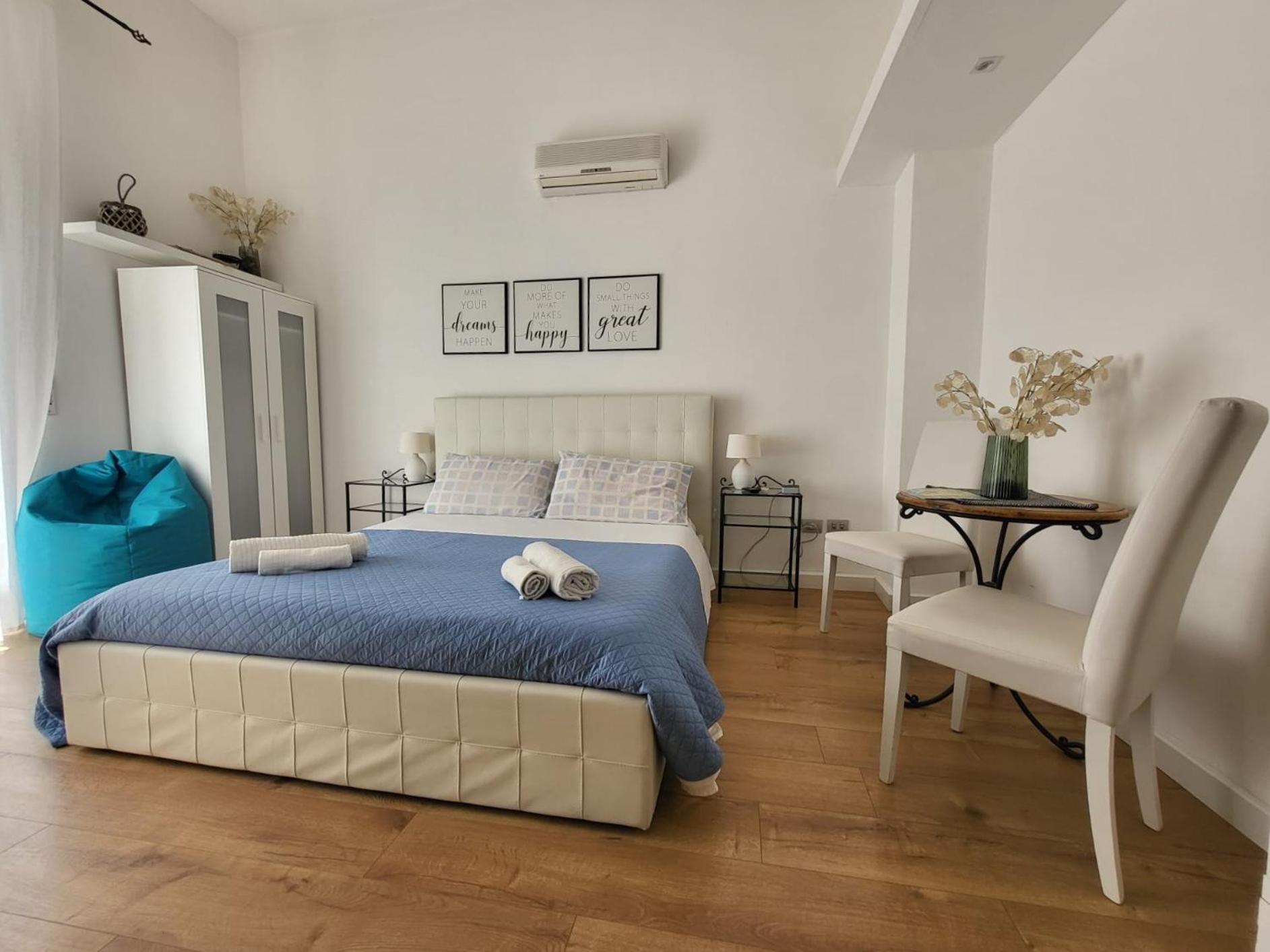 Living Cagliari Bed and Breakfast Buitenkant foto